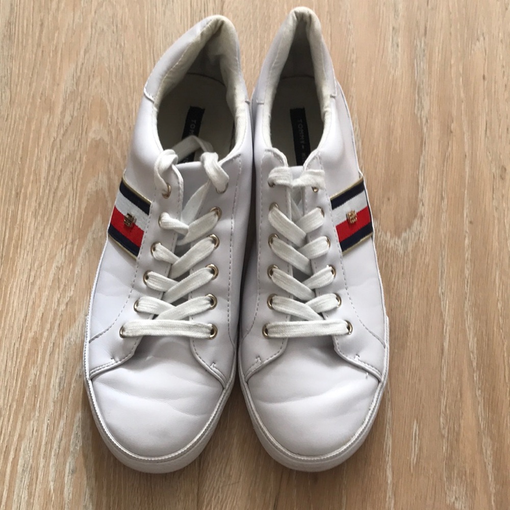 Tommy Hilfiger Twlenka-R White Sneakers with Red and Blue Stripes